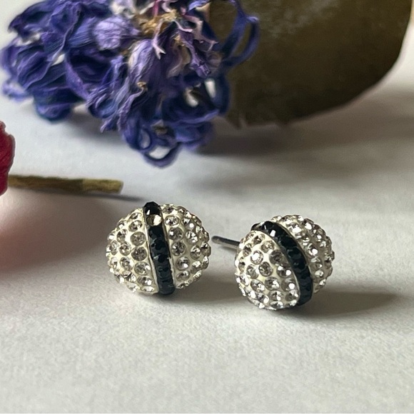 Swarovski round crystal and black strip earring - Picture 2 of 7